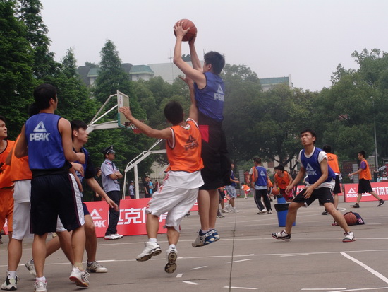 尽管